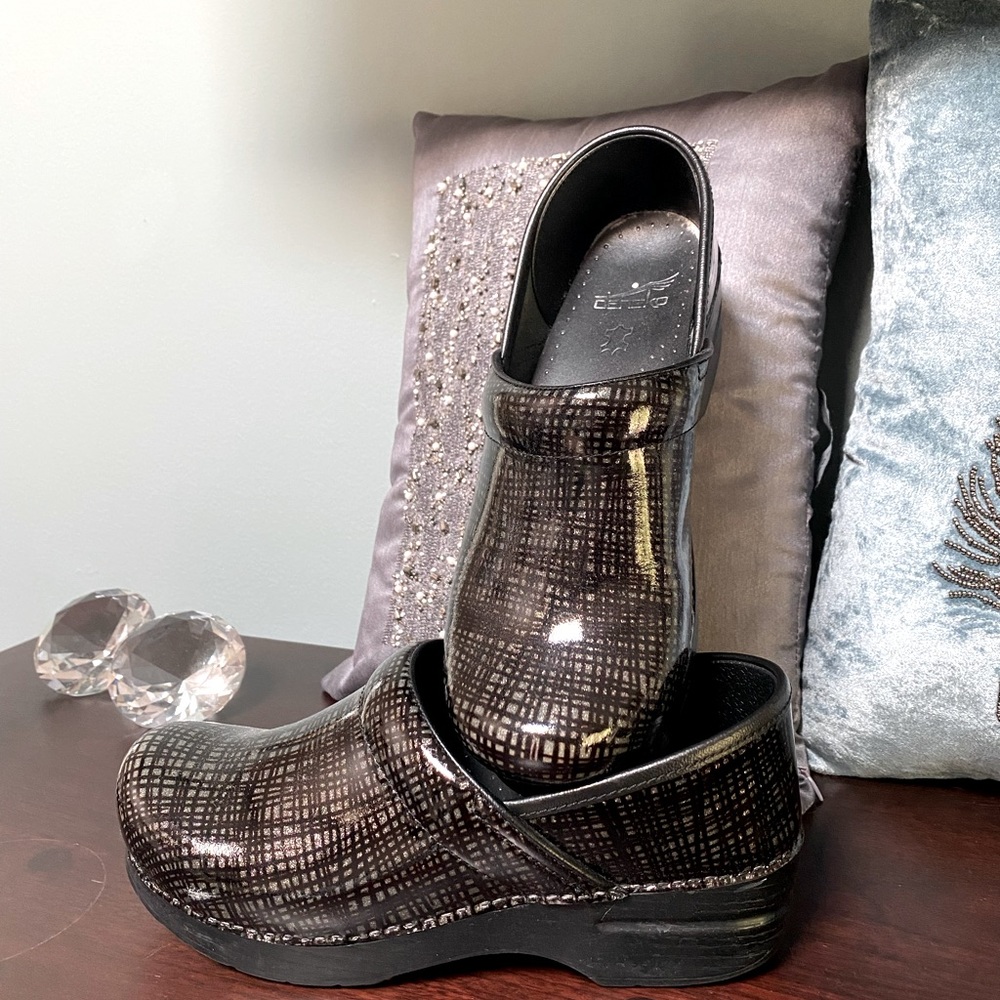 Black & Silver flecks, women’s Dansko’s size 39.